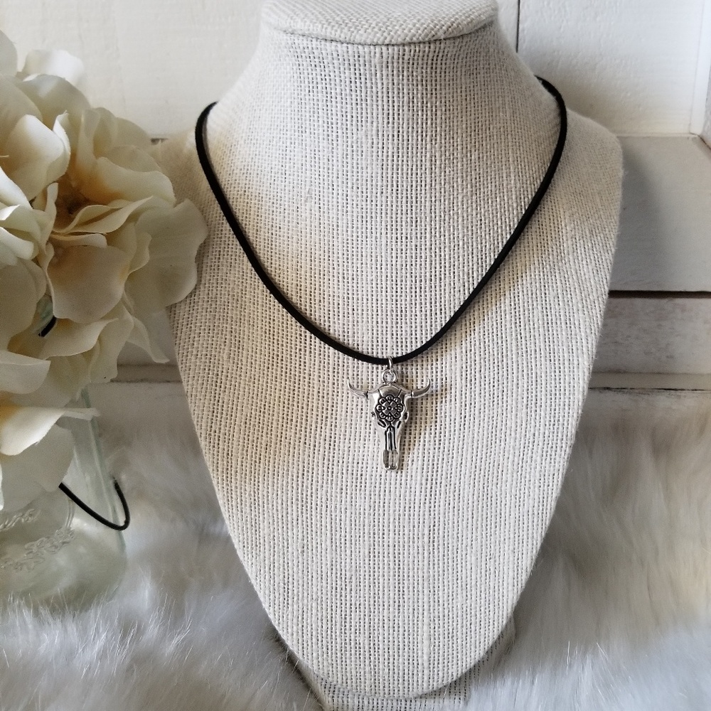 Bullhead horn boho style suede necklace